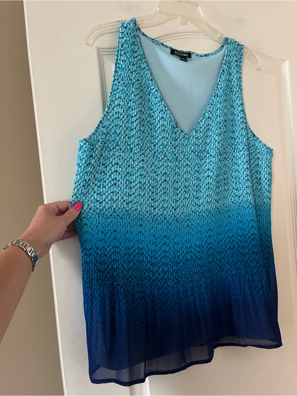 Roz & Ali Textured Royal Blue Ombre V-Neck Sleeveless Blouse Size XL - Picture 5 of 14